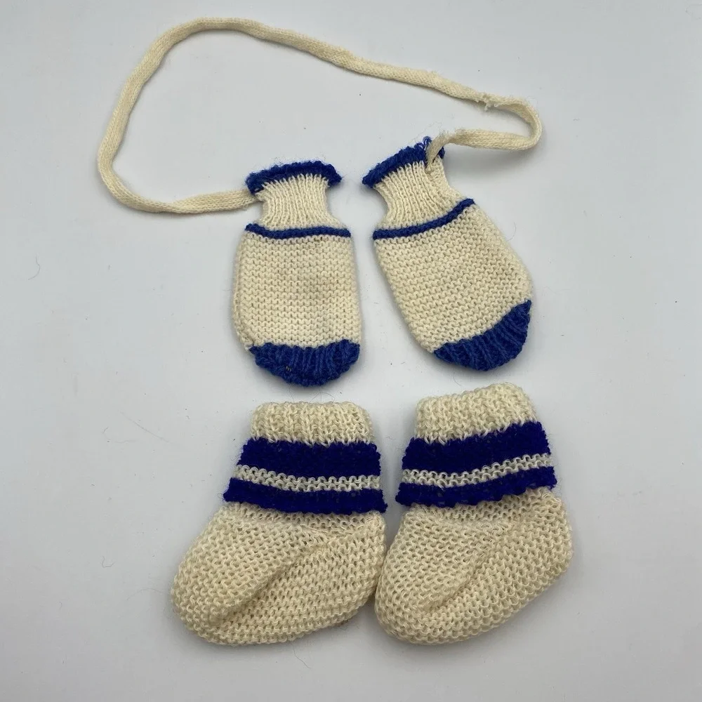 Vintage Baby Knit Booties & Mittens Set Cream Blue Handmade 0-3 Months 1950s